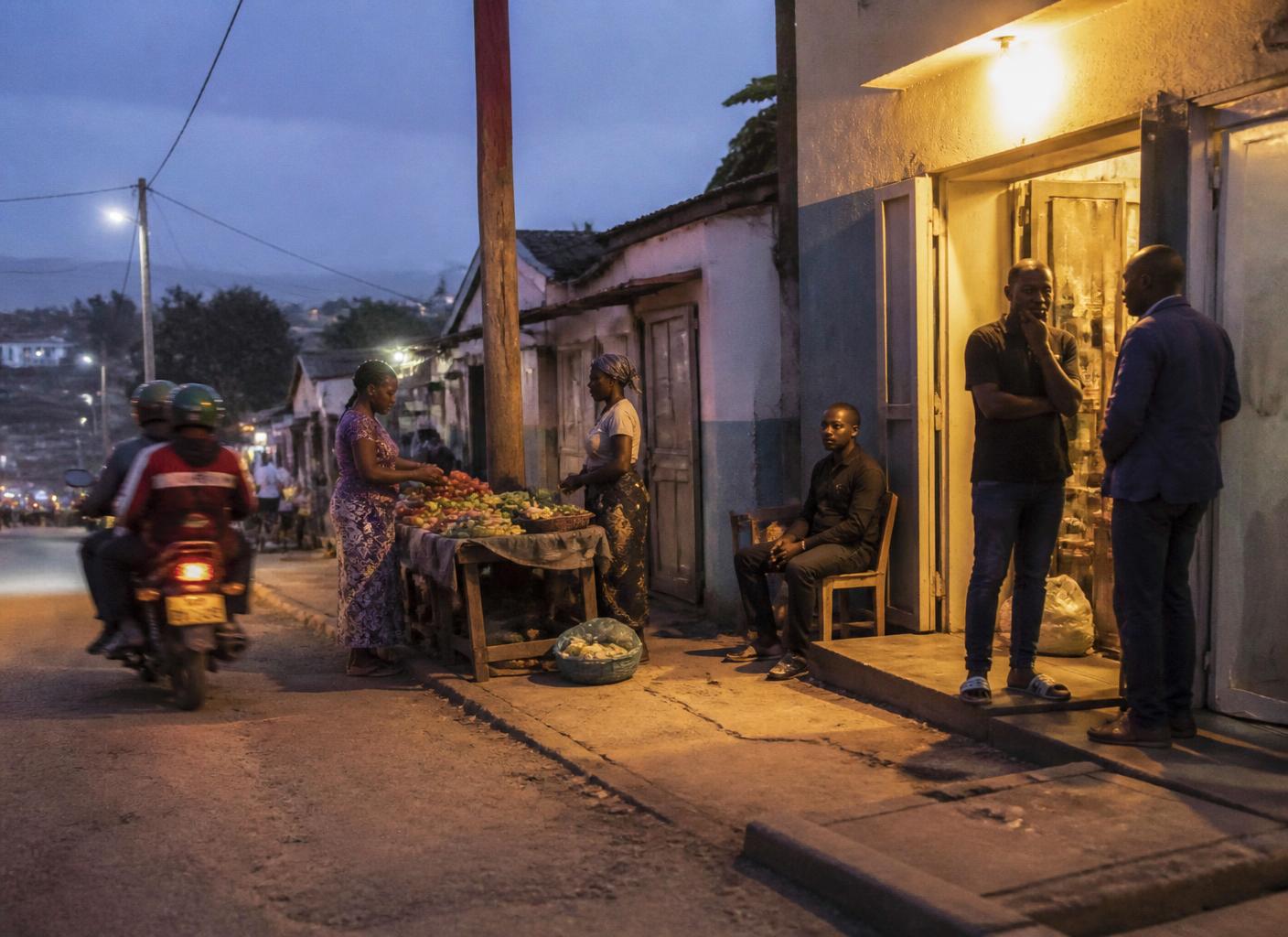Live & Connect: editorial photograph